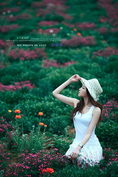 女明星疯狂隆乳整容对比照
