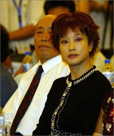 袁立