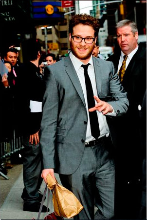 seth rogen 在录制晚间电视节目的路上, 纽约市