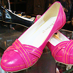 艳粉红平底单鞋